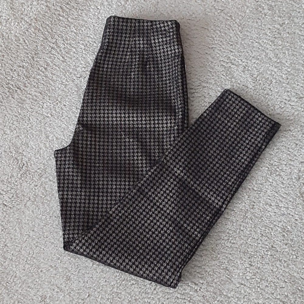 Time & Tru High Rise Stretch Pants - Black/Gold